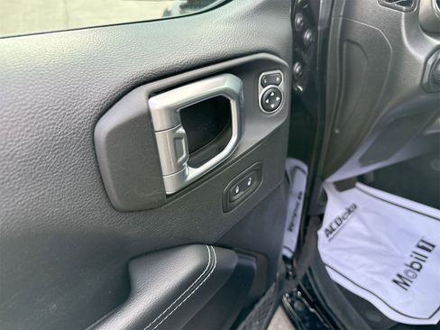 Used 2023 Jeep Gladiator Overland image 22