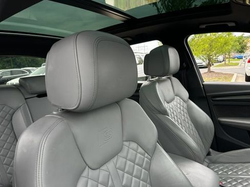 Used 2018 Audi SQ5 Premium Plus w/ S Sport Package AWD/4WD image 33