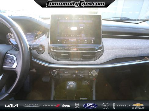 Used 2022 Jeep Compass Latitude image 16