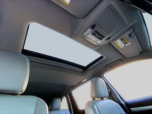 Used 2018 Toyota Highlander XLE AWD/4WD image 14