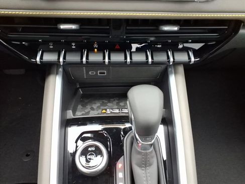 New 2026 Chevrolet Colorado ZR2 AWD/4WD image 22