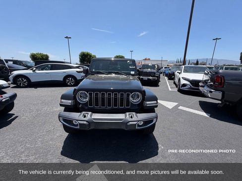 Used 2025 Jeep Wrangler Unlimited Sahara w/ Safety Group AWD/4WD image 9