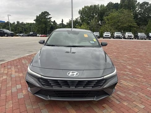 Used 2025 Hyundai Elantra Sport FWD image 25