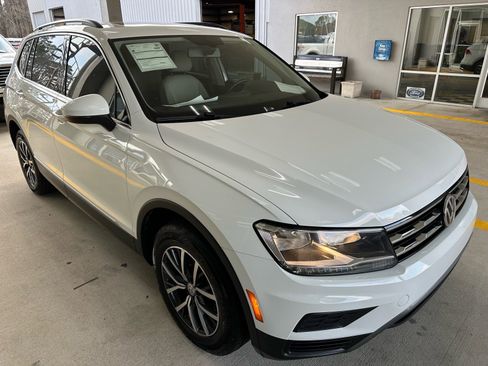 Used 2020 Volkswagen Tiguan SE image 9