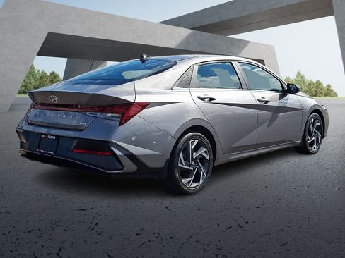 Used 2024 Hyundai Elantra Limited FWD image 6