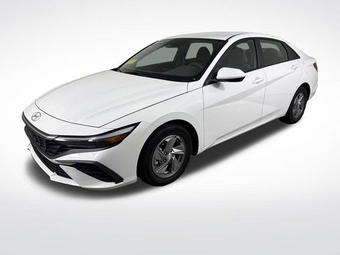 Certified 2024 Hyundai Elantra SE FWD image 9