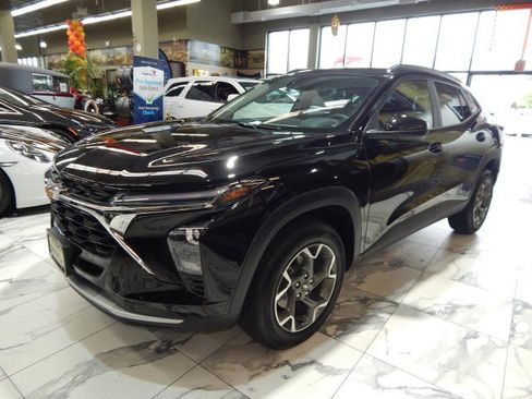 Used 2025 Chevrolet Trax LT w/ Driver Confidence Package image 10