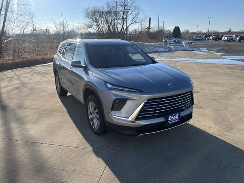 Used 2025 Buick Enclave Preferred image 8