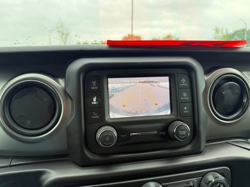 Used 2021 Jeep Wrangler Unlimited Sport AWD/4WD image 18
