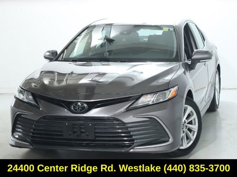 Used 2023 Toyota Camry LE image 3