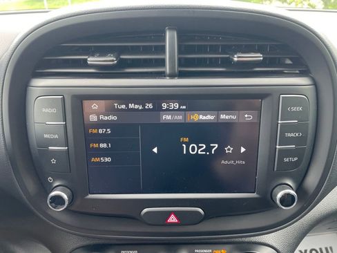Used 2025 Kia Soul LX w/ LX Technology Package FWD image 19