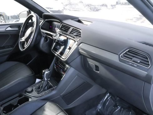Used 2023 Volkswagen Tiguan SE R-Line image 34