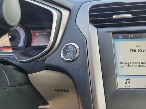 Used 2018 Ford Fusion SE FWD image 27