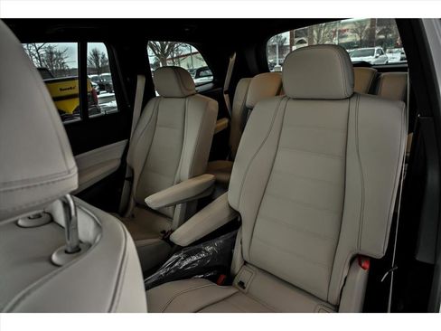 New 2026 Mercedes-Benz GLS 580 4MATIC image 11