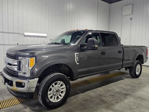 Used 2017 Ford F250 XLT w/ XLT Value Package image 2