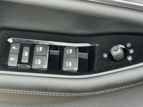 Certified 2023 Jeep Grand Cherokee Overland image 11