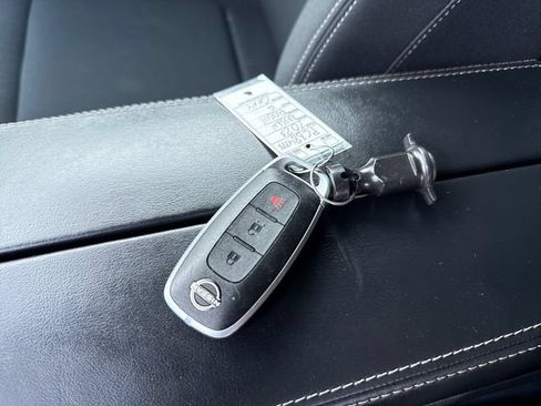 Used 2023 Nissan Rogue S AWD/4WD image 28