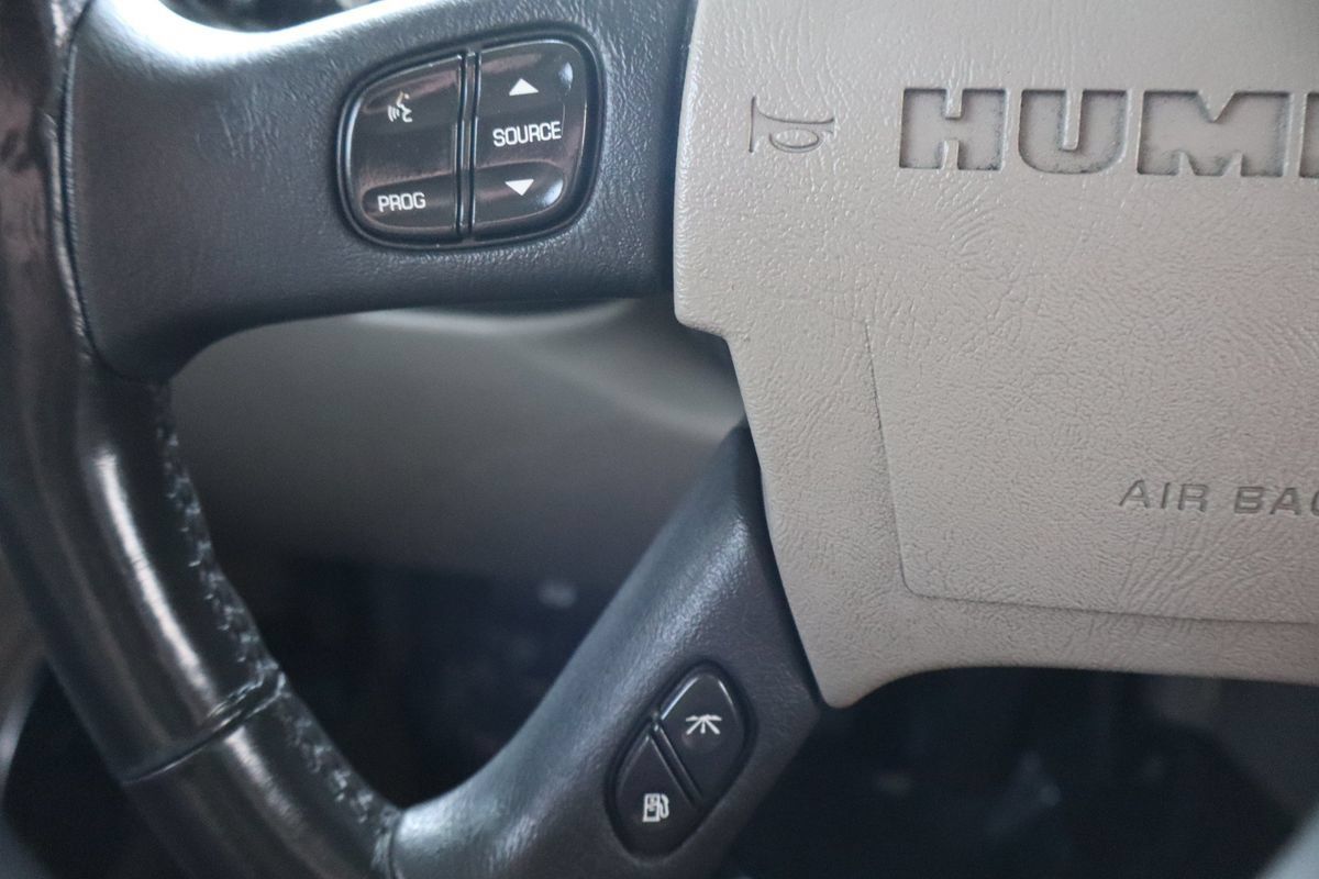 Used 2003 HUMMER H2 w/ Preferred Equipment Group AWD/4WD image 31