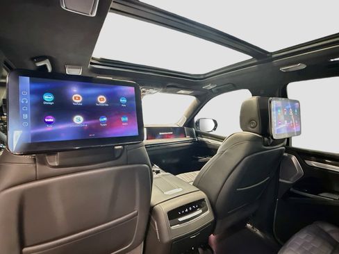 Used 2025 Cadillac Escalade V AWD/4WD image 27