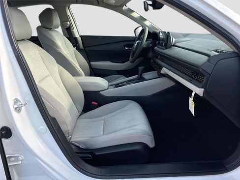 Certified 2025 Honda Accord LX image 30