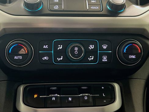 Used 2023 GMC Acadia SLT w/ Elevation Edition image 12