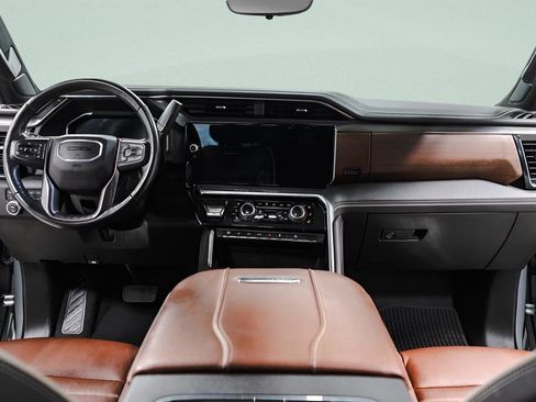 Used 2025 GMC Sierra 2500 Denali Ultimate image 8