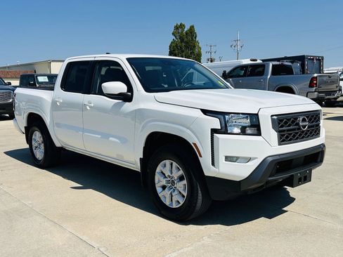 Used 2023 Nissan Frontier SV w/ SV Convenience Package AWD/4WD image 2