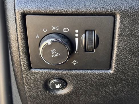 Used 2019 Jeep Grand Cherokee Altitude RWD image 21
