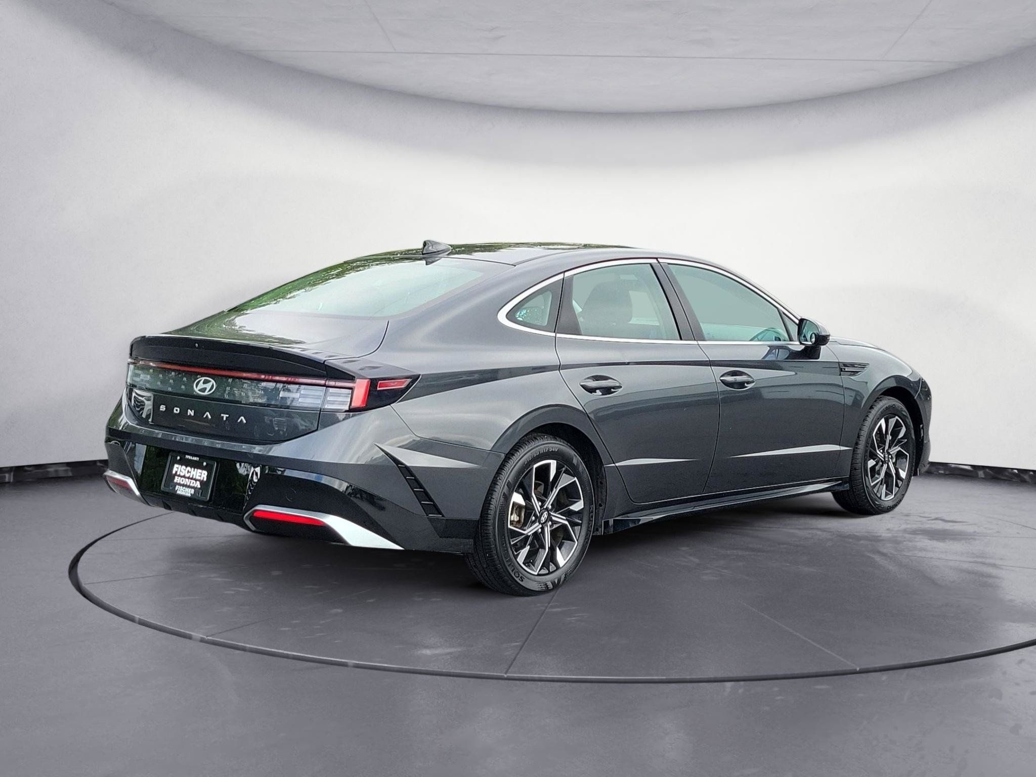 Used 2025 Hyundai Sonata SEL FWD image 3