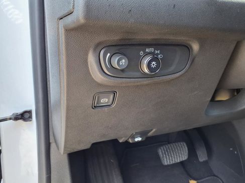 Used 2022 GMC Terrain SLE image 19