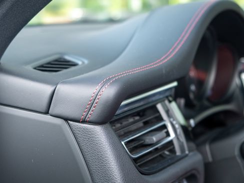 Certified 2023 Porsche Macan AWD/4WD image 42