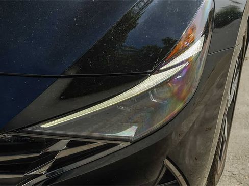 Used 2023 Hyundai Elantra Limited image 8