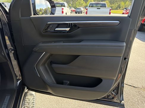 New 2026 Chevrolet Suburban Z71 image 12