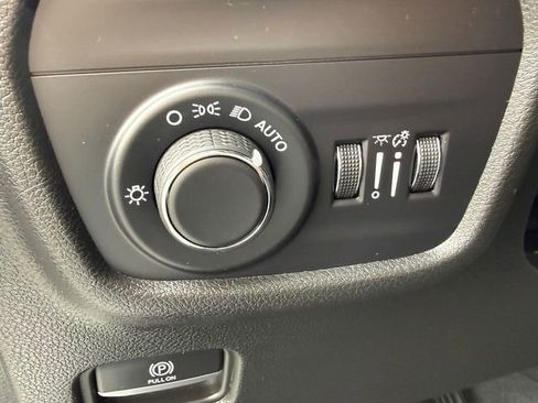Used 2025 Jeep Grand Cherokee L Altitude AWD/4WD image 15