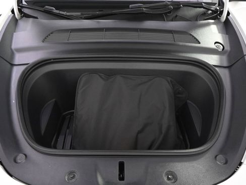 Used 2023 Tesla Model Y Long Range image 24