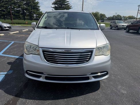 Used 2011 Chrysler Town & Country Touring FWD image 14