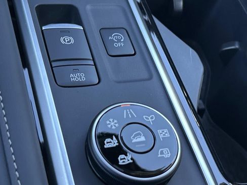 New 2026 Nissan Pathfinder SV AWD/4WD image 32