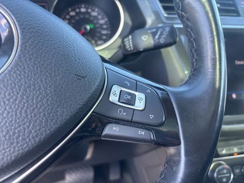 Used 2018 Volkswagen Tiguan SE w/ Panoramic Sunroof Package AWD/4WD image 23