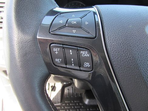 Used 2018 Ford Explorer Platinum AWD/4WD image 19