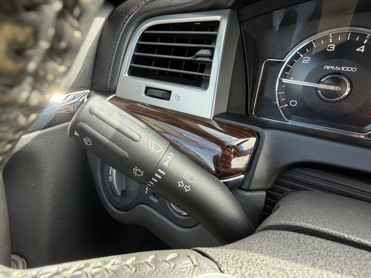 Used 2009 Lincoln MKS AWD image 27