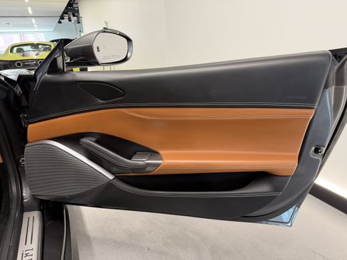 Used 2019 Ferrari Portofino RWD image 20