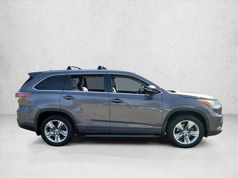 Used 2015 Toyota Highlander Limited Platinum image 4