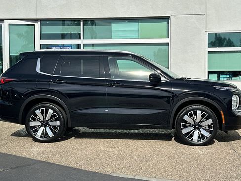 New 2026 Mitsubishi Outlander SEL image 3
