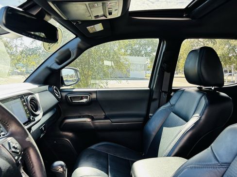 Used 2022 Toyota Tacoma TRD Sport image 27