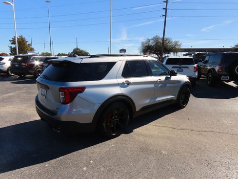 Used 2023 Ford Explorer ST w/ Equipment Group 401A image 11