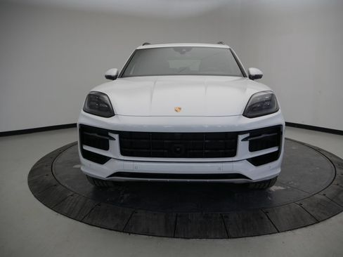 Certified 2026 Porsche Cayenne AWD/4WD image 10