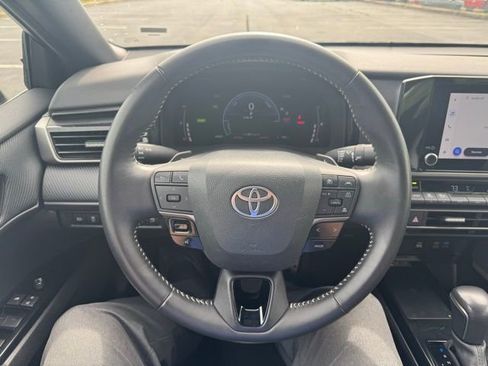 Used 2025 Toyota Camry SE FWD image 15