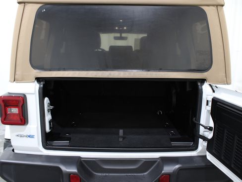 Used 2022 Jeep Wrangler Unlimited Sahara w/ Cold Weather Group image 29