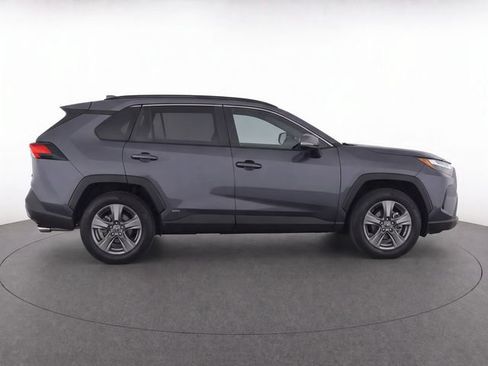 Used 2025 Toyota RAV4 XLE AWD/4WD image 8