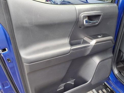 Used 2023 Toyota Tacoma TRD Off-Road image 15